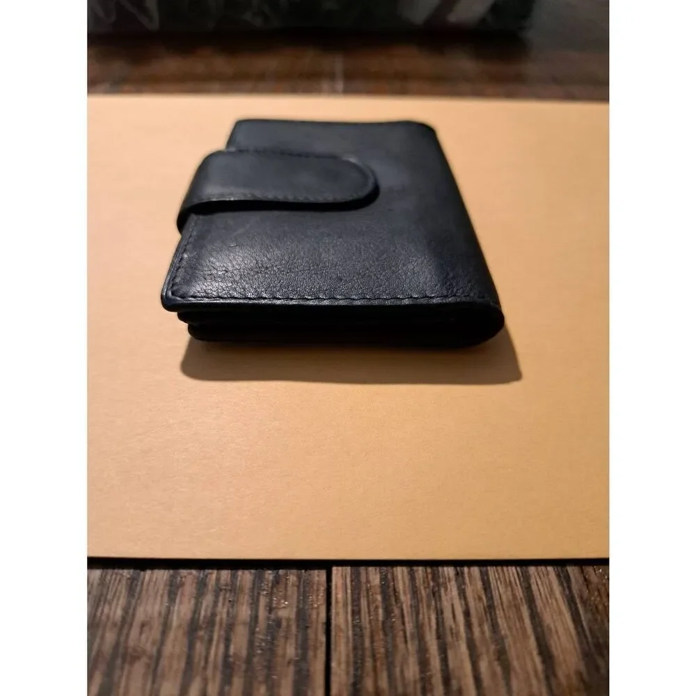 P&Y Black Leather Bifold Wallet Snap Closure ID Window Card Slots Unisex